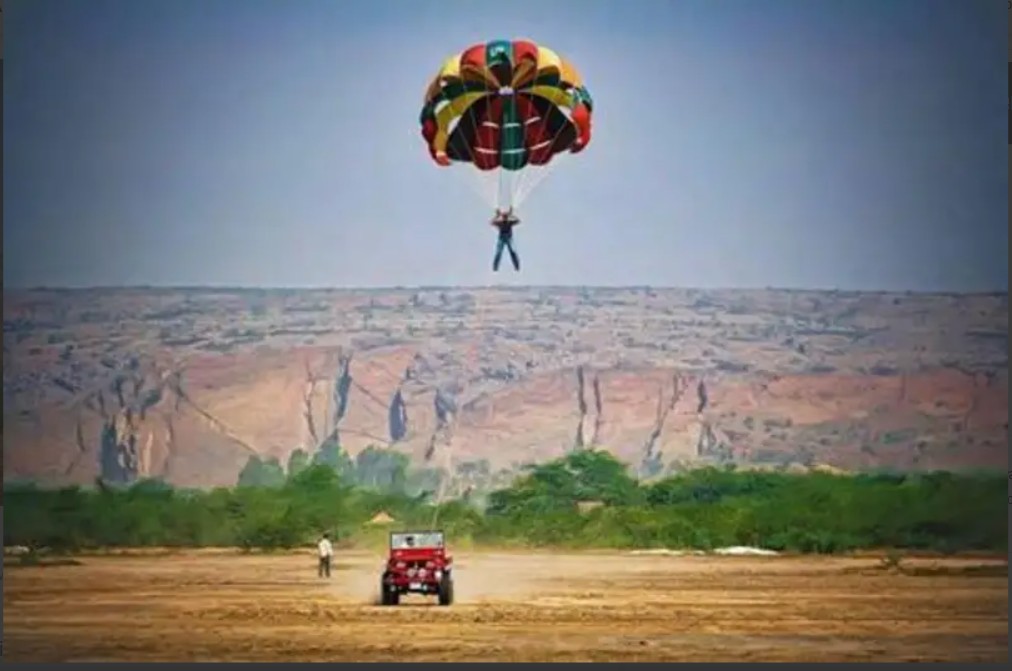 5 exciting adventure activities in Bangalore parasailing